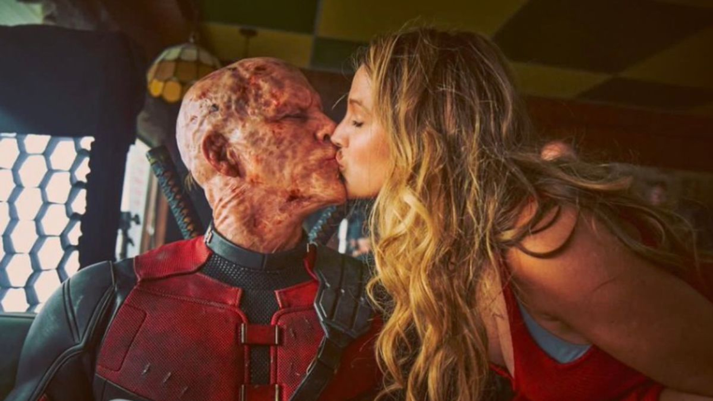 blake-lively-ryan-reynolds-behind-the-scene-deadpool-3